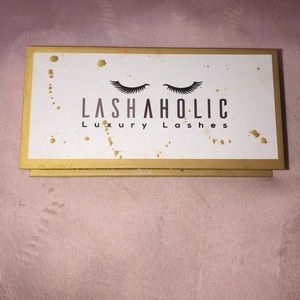 LASHAHOLIC PAIR